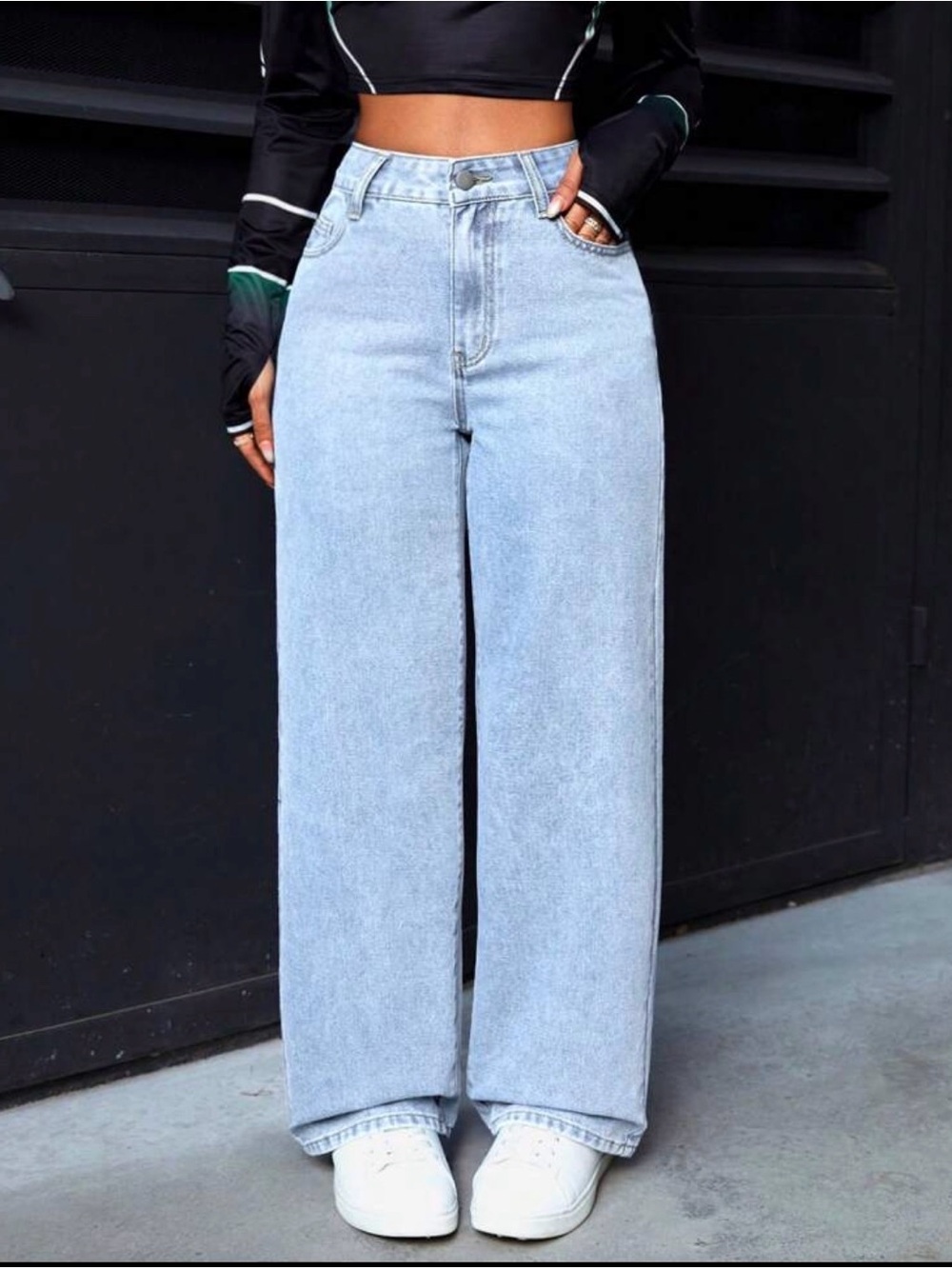 High-Waist Wide-Leg Jeans in Light Blue - Women